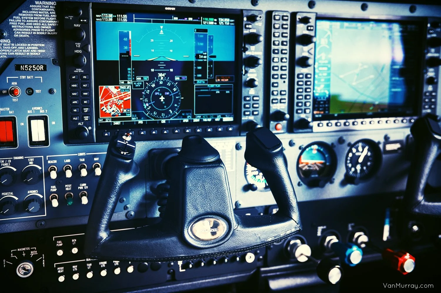 Cirrus SR22 G1000 cockpit